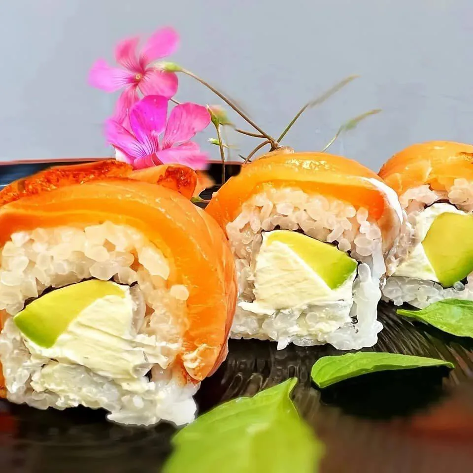 Salmon and avocado uramaki rolls