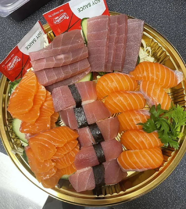 Salmon and tuna sashimi and nigiri platter