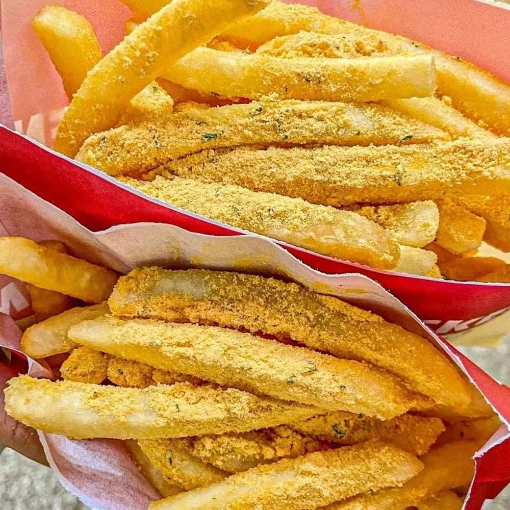 Golden chips with seasoning